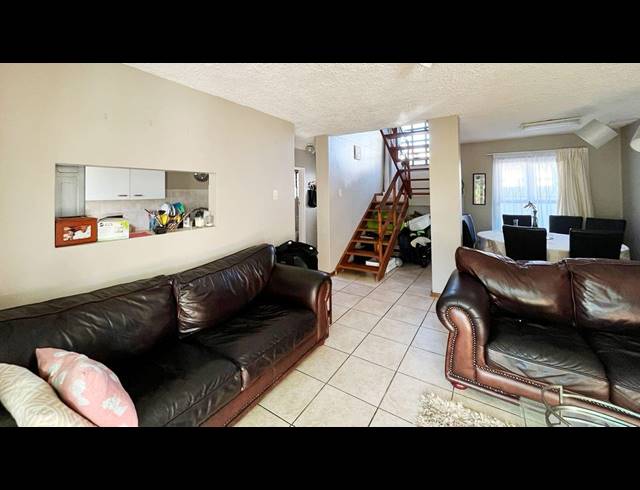 3 BEDROOM TOWNHOUSE RENTED IN HUMEWOOD